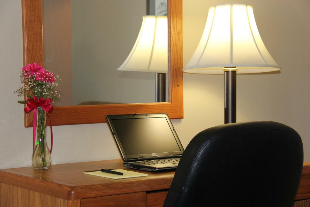 Homestead Inn And Suites Hardin Екстер'єр фото