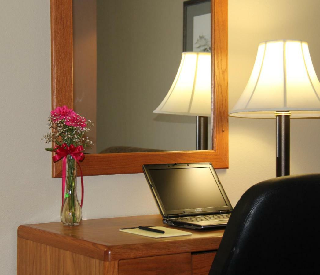 Homestead Inn And Suites Hardin Екстер'єр фото